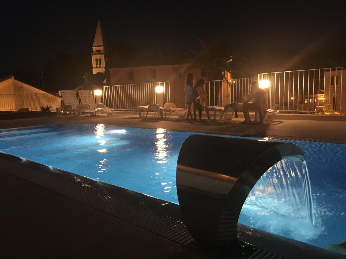 Hotel Vila Conte Lussingrande Esterno foto