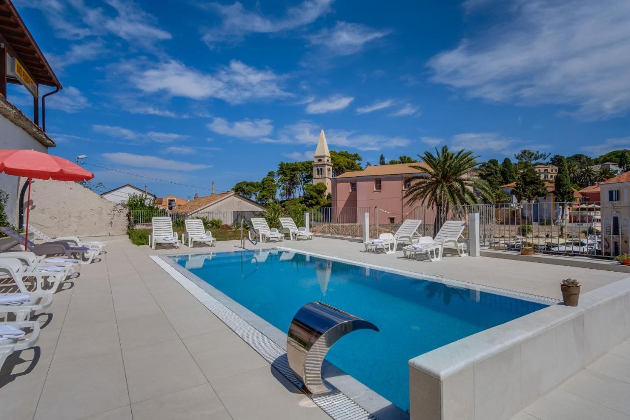Hotel Vila Conte Lussingrande Esterno foto